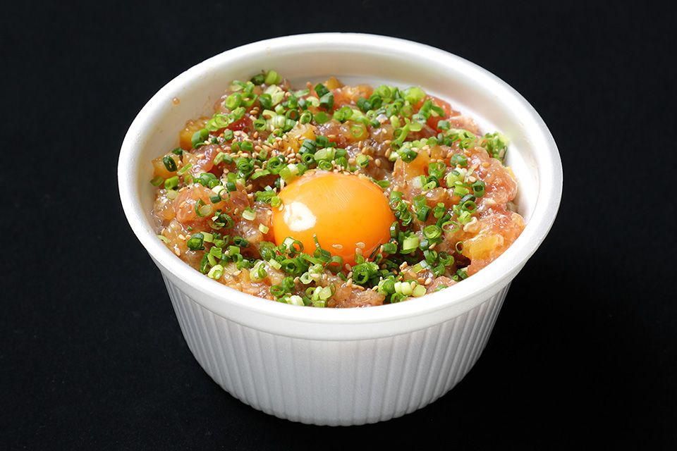 天然本まぐろの中落ちトロたく丼