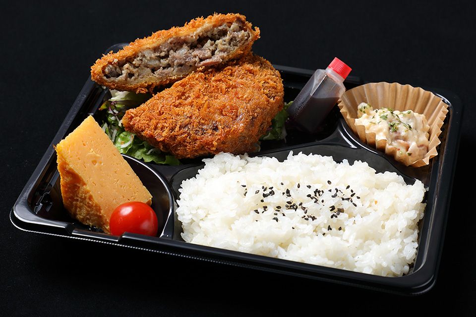 牛タンジャンボメンチカツ弁当